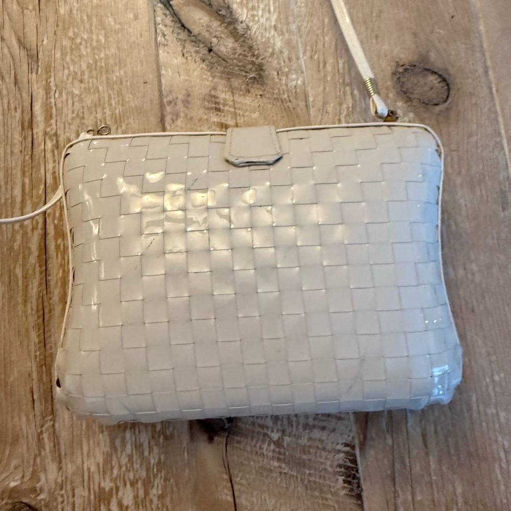 Vintage White Woven Crossbody Bag - Picture 3 of 11